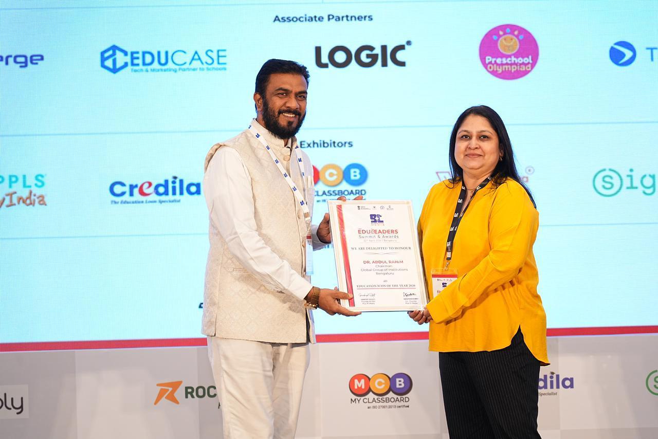 Chairman receives the Education Icon of the Year award